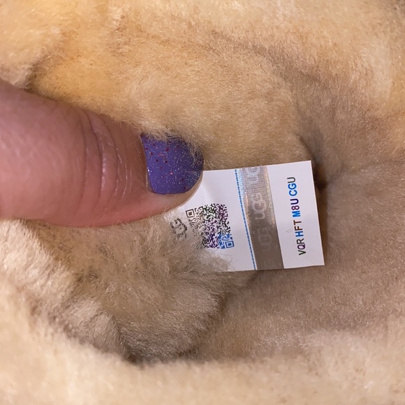 UGG KIDS CLASSIC SHORT CHESTNUT BOOTS - Picture 5 of 9